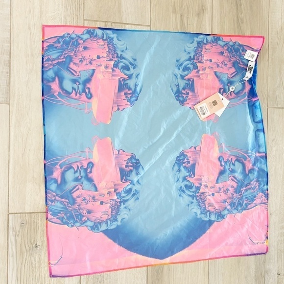 New TIGER MIST Women’s Blue Pink REN Print ALAIA BANDANA Scarf 27” X 27” - Picture 3 of 7